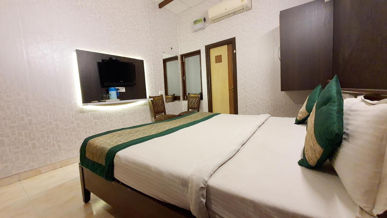 Hotel Hk Continental Amritsar Exterior photo